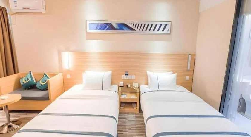 Bed in City Comfort Inn Huizhou Danshui High-speed Railway Huiyang Station