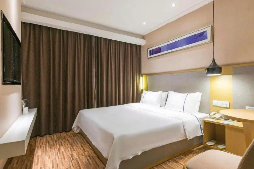 Bed in City Comfort Inn Changsha Jingwanzi Desiqin Plaza