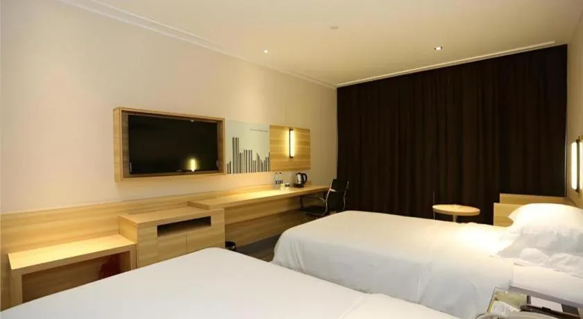 Bed in City Comfort Inn Changsha Jingwanzi Desiqin Plaza