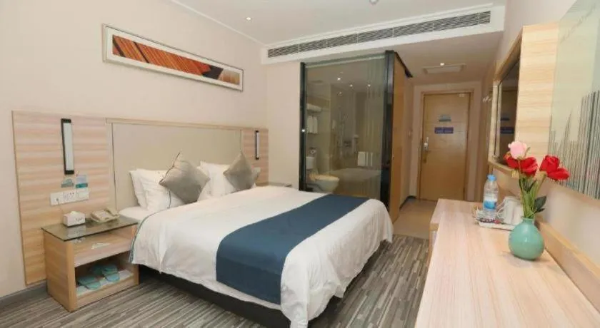 Bed in City Comfort Inn Changsha Jingwanzi Desiqin Plaza