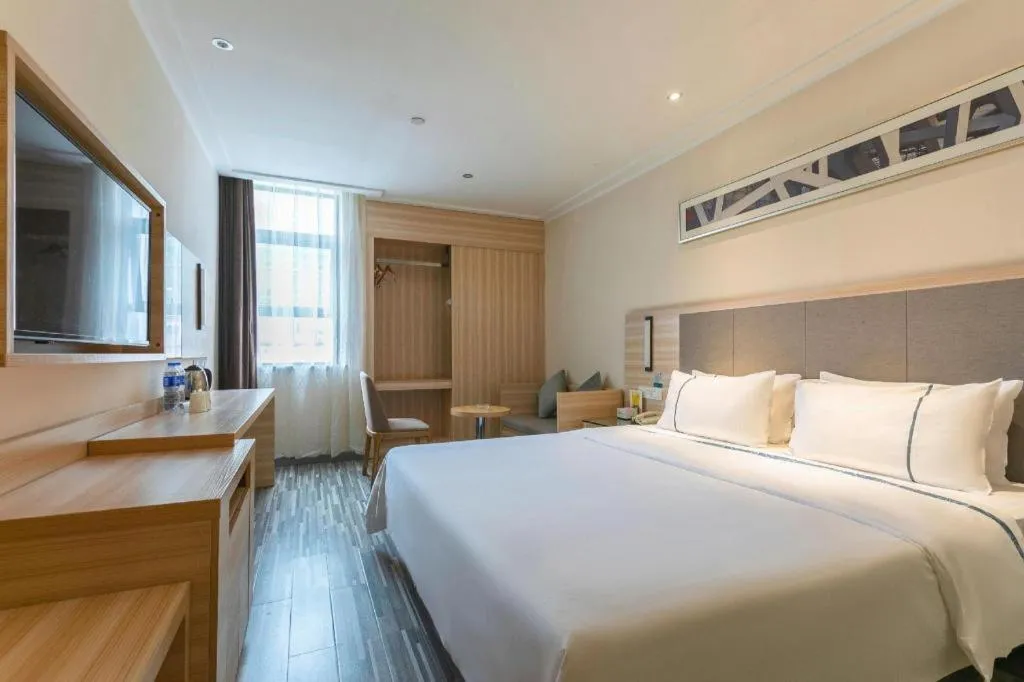 Bed in City Comfort Inn Changsha Jingwanzi Desiqin Plaza