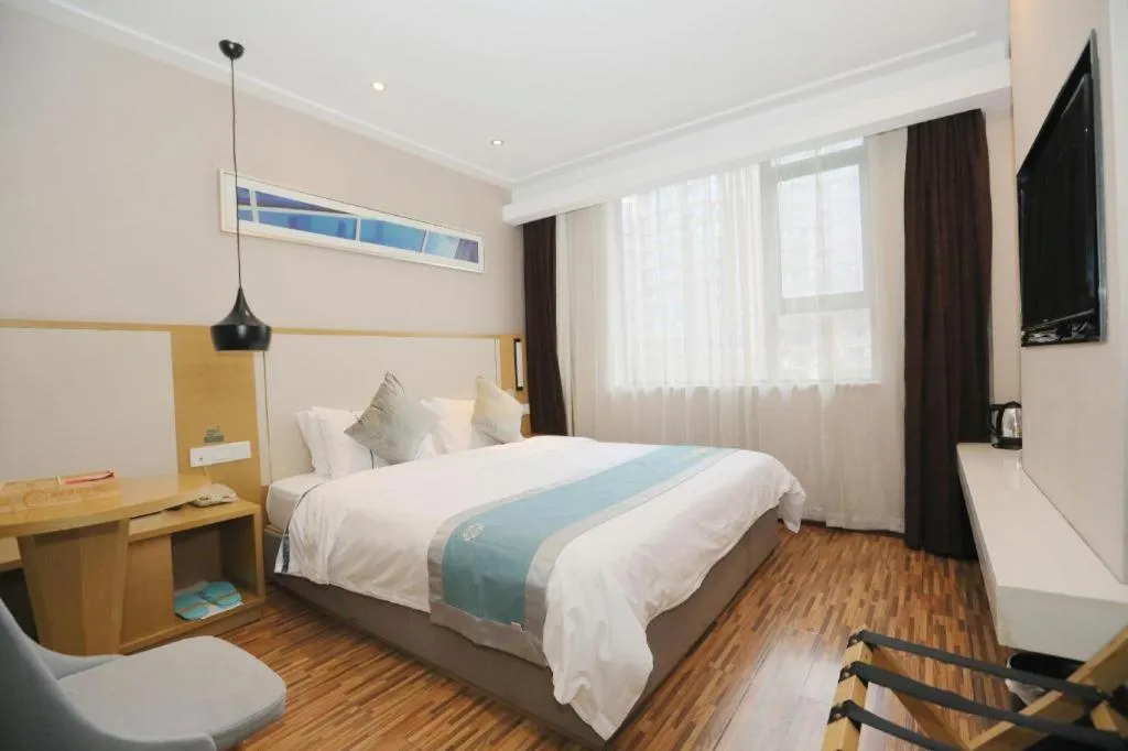 Bed in City Comfort Inn Changsha Jingwanzi Desiqin Plaza