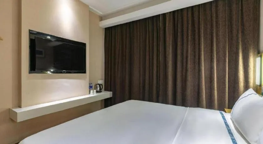 Bed in City Comfort Inn Changsha Jingwanzi Desiqin Plaza
