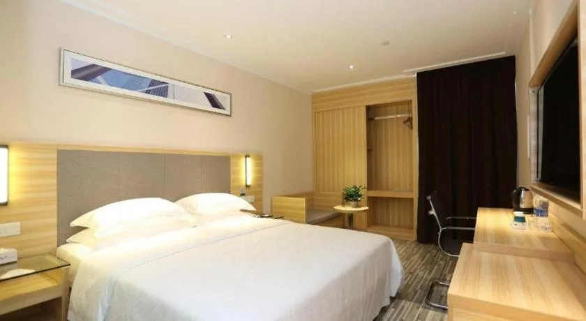 Bed in City Comfort Inn Changsha Jingwanzi Desiqin Plaza