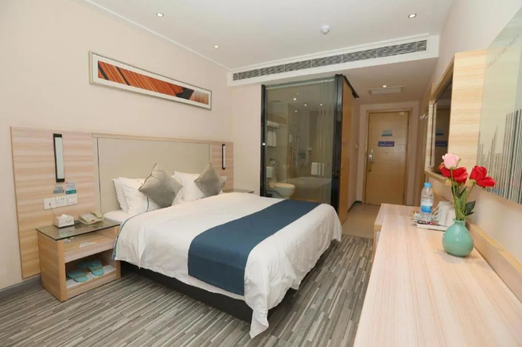 Bed in City Comfort Inn Changsha Jingwanzi Desiqin Plaza