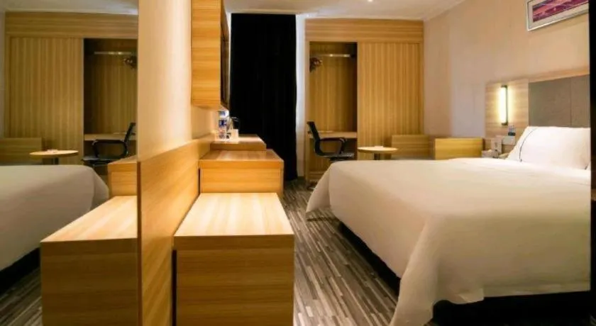 Bed in City Comfort Inn Changsha Jingwanzi Desiqin Plaza