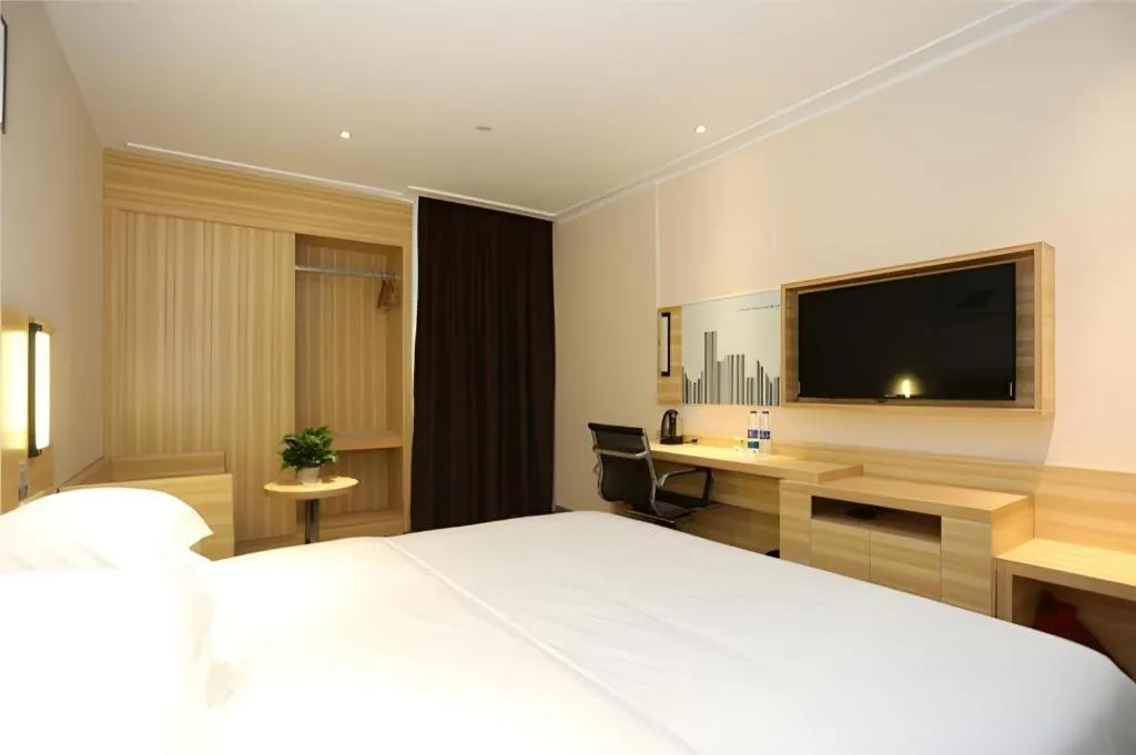 Bed in City Comfort Inn Changsha Jingwanzi Desiqin Plaza
