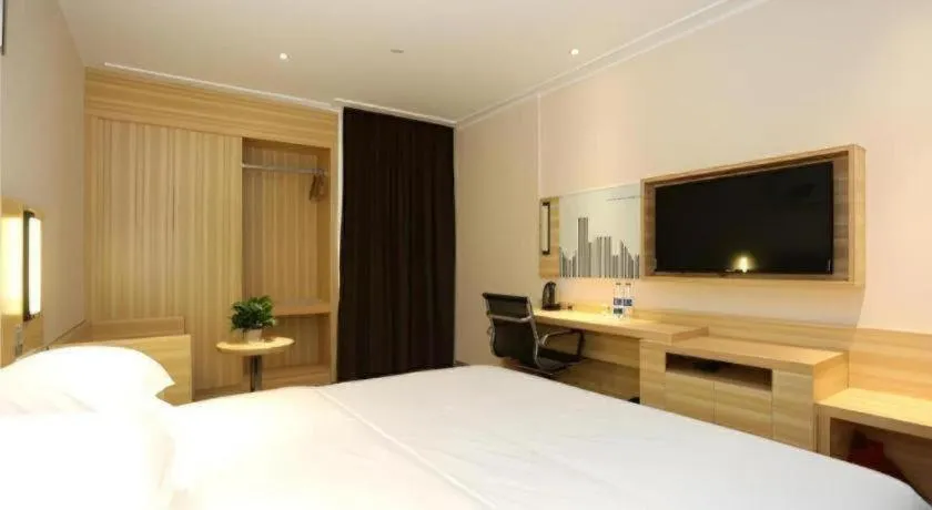 Bed in City Comfort Inn Changsha Jingwanzi Desiqin Plaza