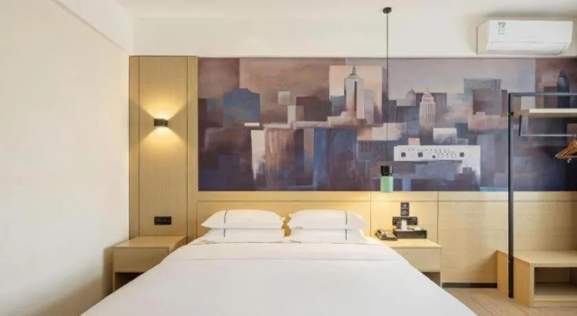 Bed in City Comfort Inn Wuhan Daxueyuan Road Qingfeng Villa