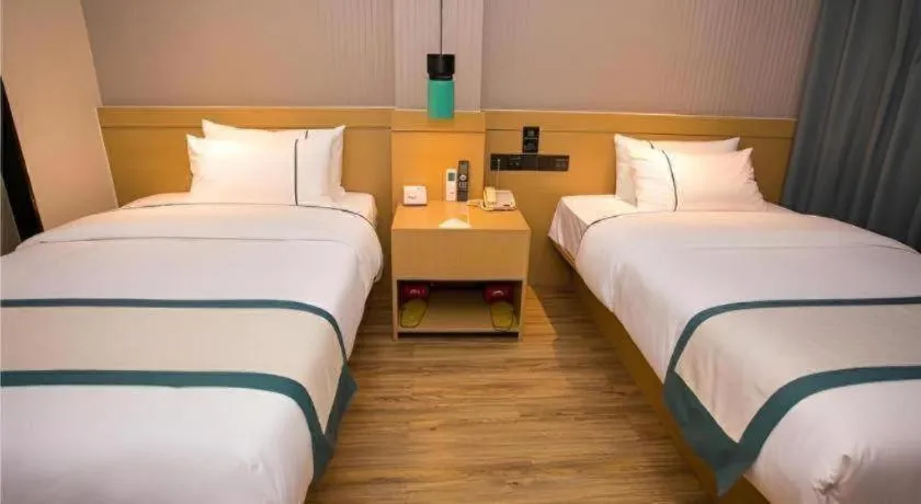 Bed in City Comfort Inn Wuhan Daxueyuan Road Qingfeng Villa