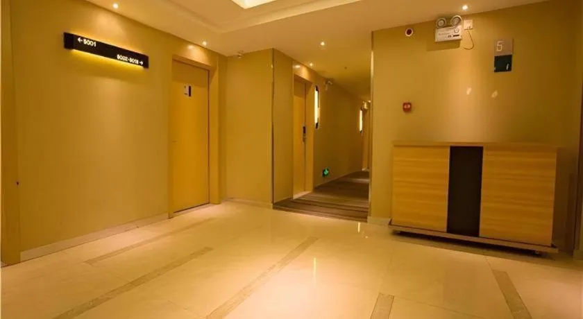 Bed in City Comfort Inn Hechi Chengxi Avenue