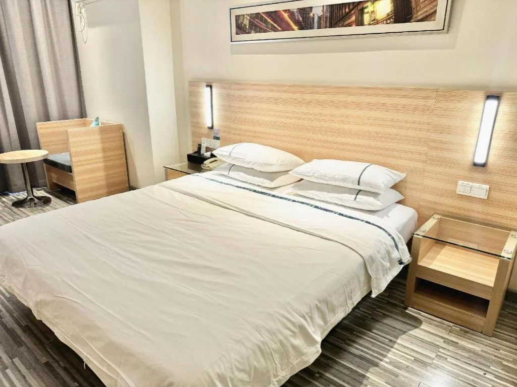 Bed in City Comfort Inn Tianmen East Lake Wanda Plaza