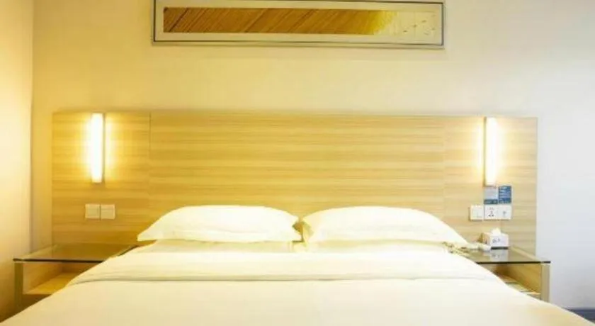 Bed in City Comfort Inn Tianmen East Lake Wanda Plaza