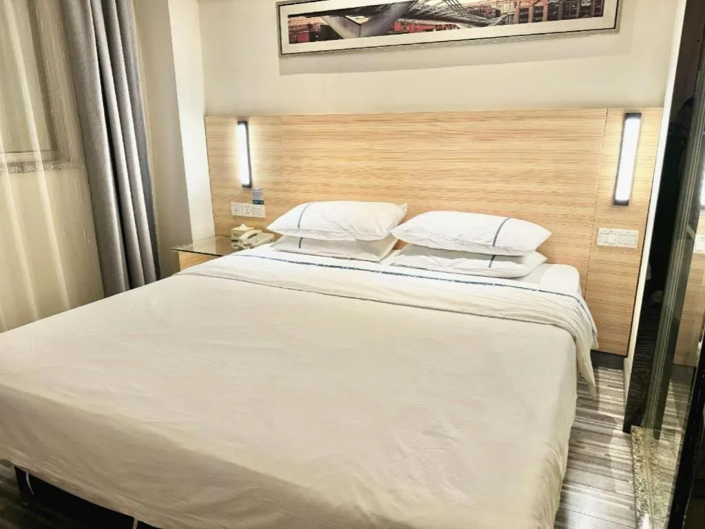 Bed in City Comfort Inn Tianmen East Lake Wanda Plaza