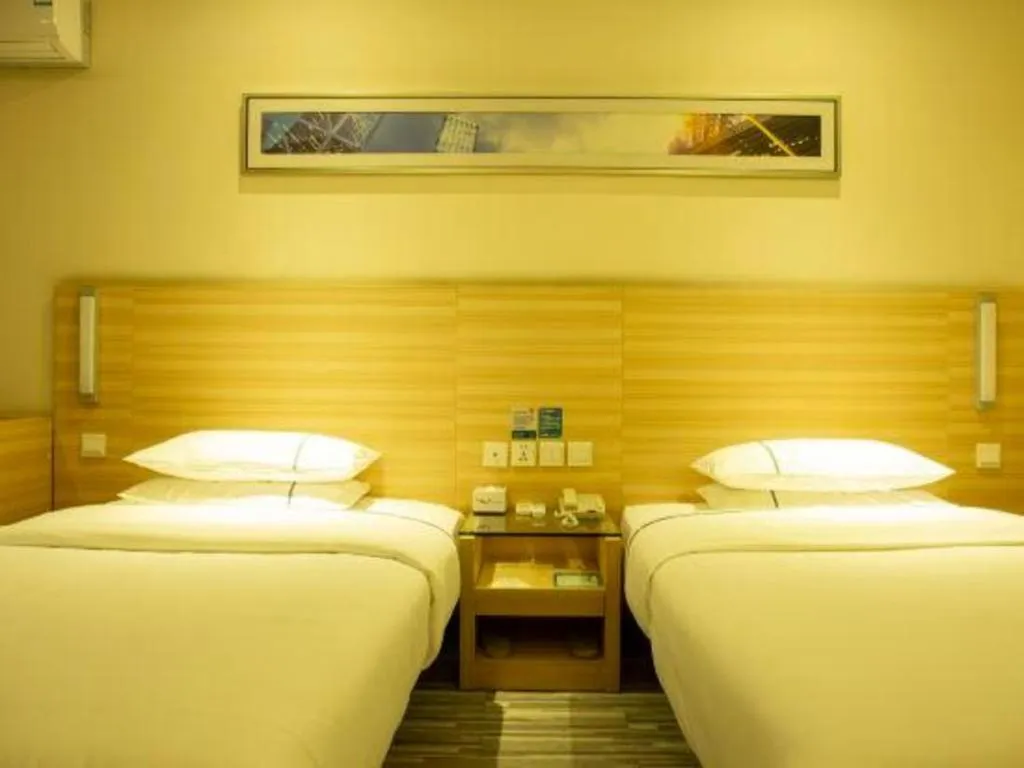 Bed in City Comfort Inn Tianmen East Lake Wanda Plaza