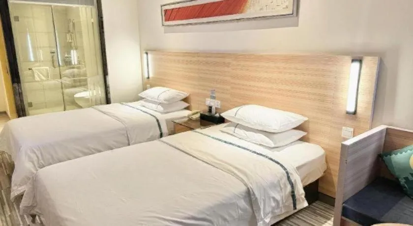 Bed in City Comfort Inn Tianmen East Lake Wanda Plaza