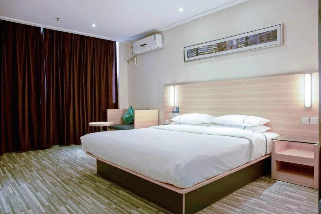 Bed in City Comfort Inn Tianmen East Lake Wanda Plaza