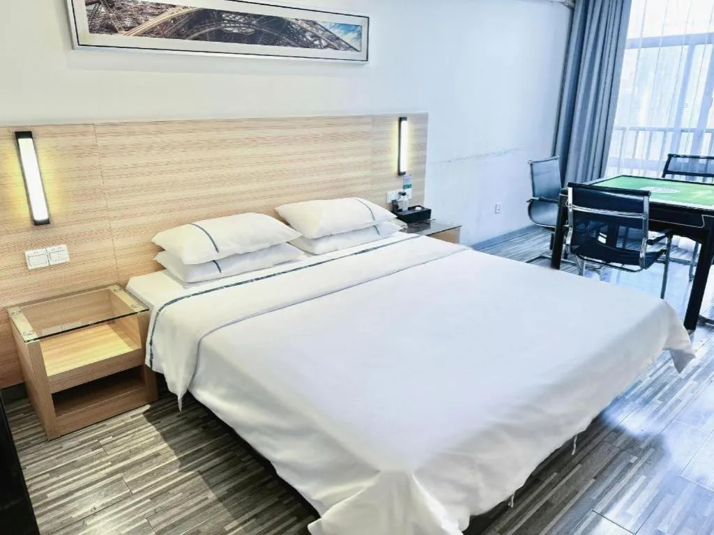 Bed in City Comfort Inn Tianmen East Lake Wanda Plaza