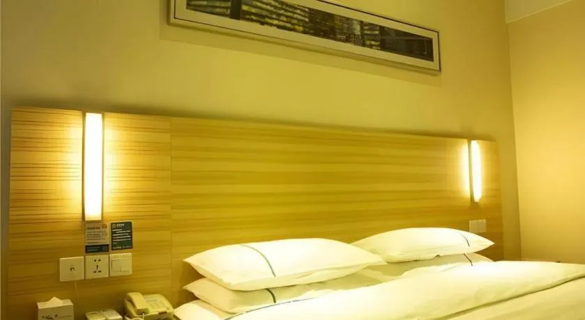 Bed in City Comfort Inn Tianmen East Lake Wanda Plaza