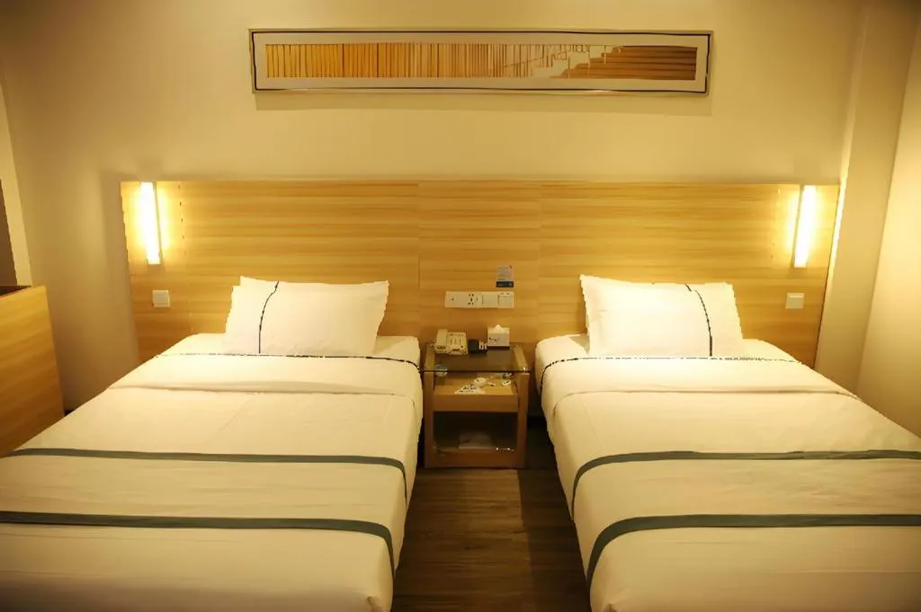 Bed in City Comfort Inn Tianmen East Lake Wanda Plaza