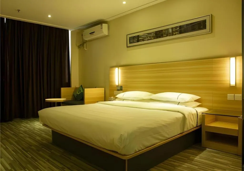 Bed in City Comfort Inn Tianmen East Lake Wanda Plaza