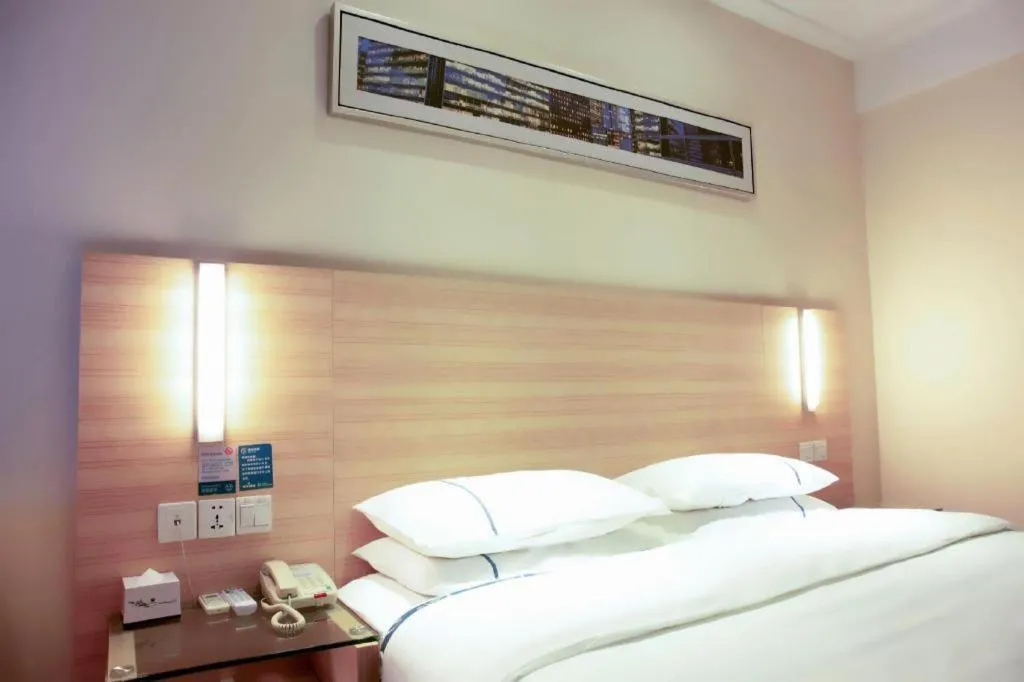 Bed in City Comfort Inn Tianmen East Lake Wanda Plaza