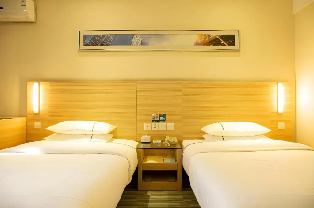 Bed in City Comfort Inn Tianmen East Lake Wanda Plaza