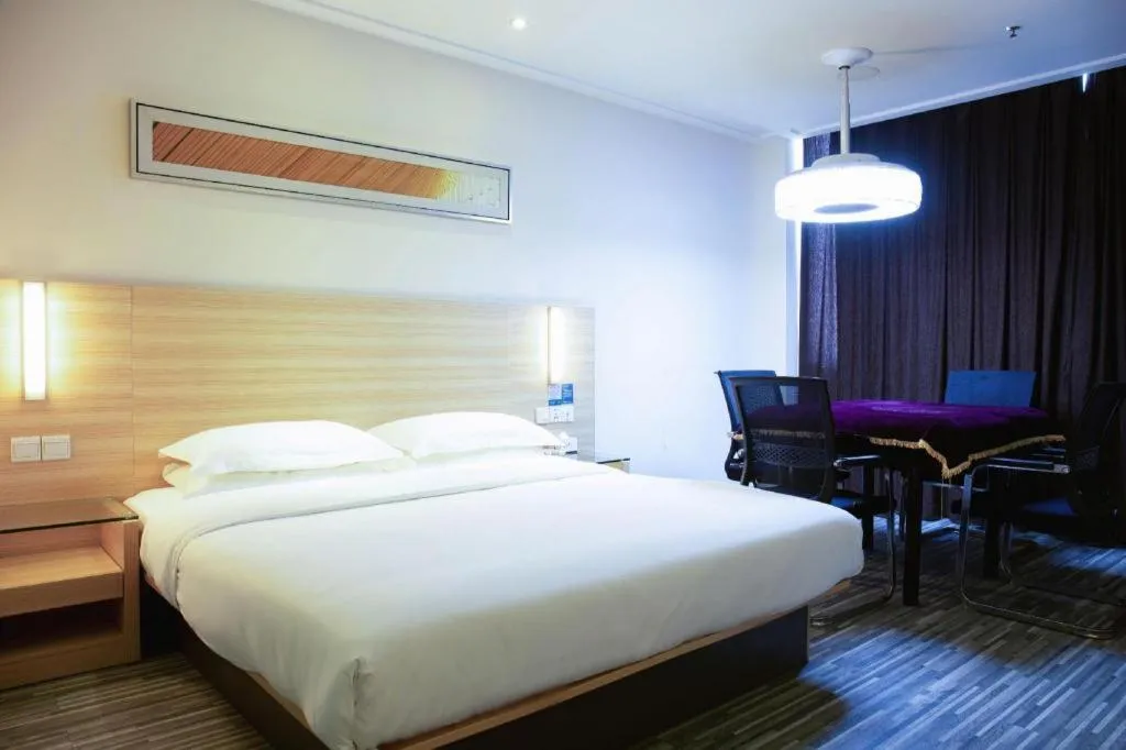 Bed in City Comfort Inn Tianmen East Lake Wanda Plaza