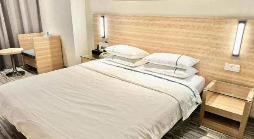 Bed in City Comfort Inn Tianmen East Lake Wanda Plaza