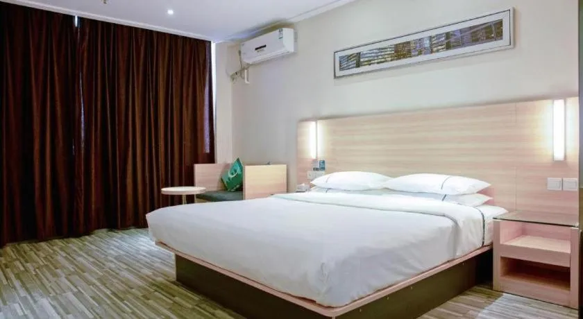 Bed in City Comfort Inn Tianmen East Lake Wanda Plaza