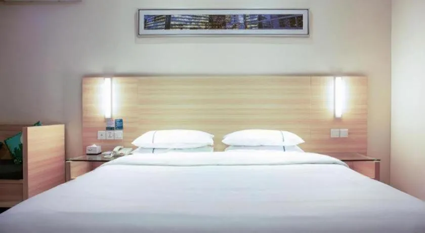 Bed in City Comfort Inn Tianmen East Lake Wanda Plaza