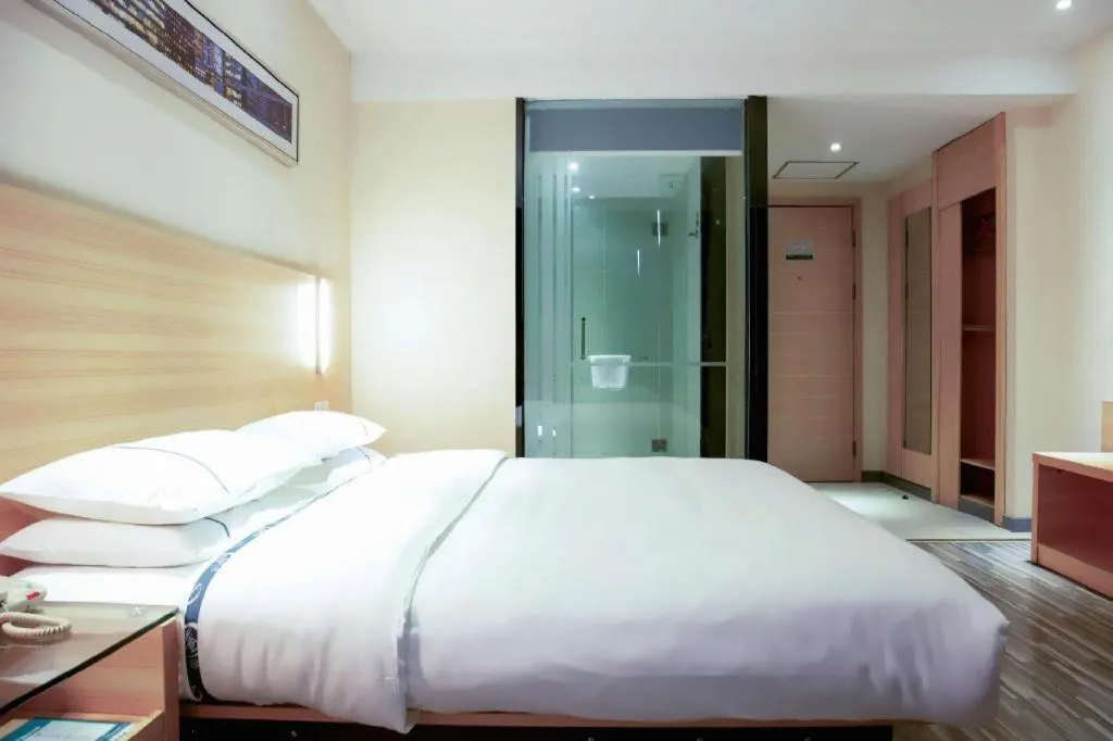 Bed in City Comfort Inn Tianmen East Lake Wanda Plaza