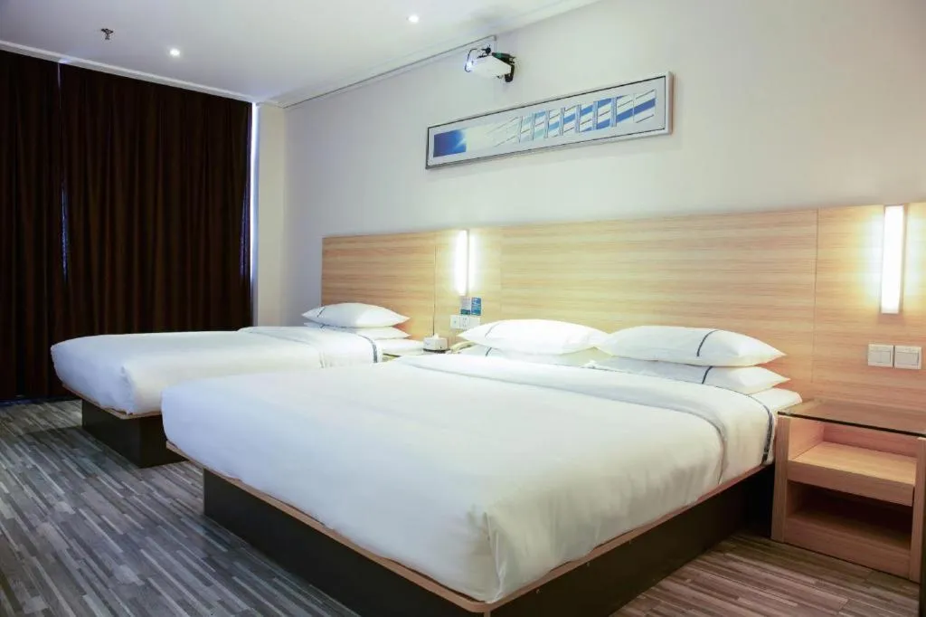 Bed in City Comfort Inn Tianmen East Lake Wanda Plaza