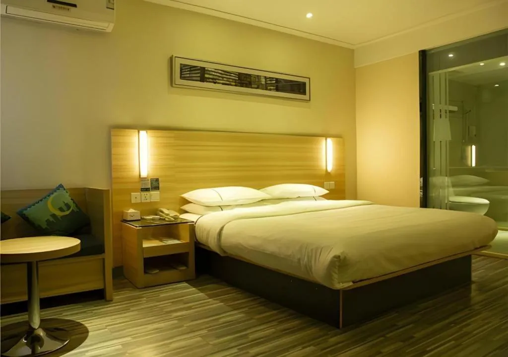 Bed in City Comfort Inn Tianmen East Lake Wanda Plaza