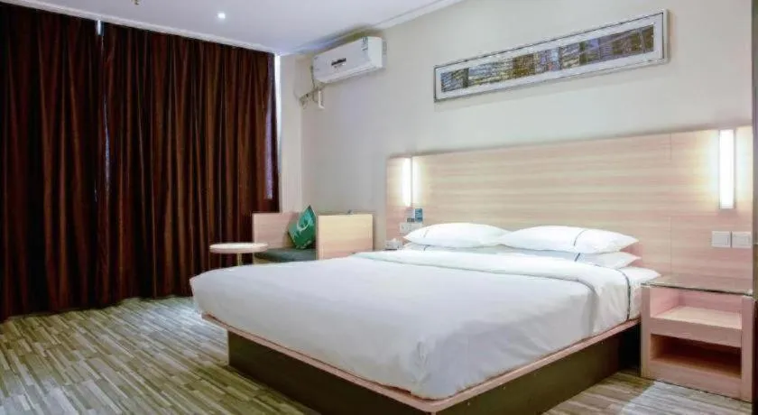 Bed in City Comfort Inn Tianmen East Lake Wanda Plaza