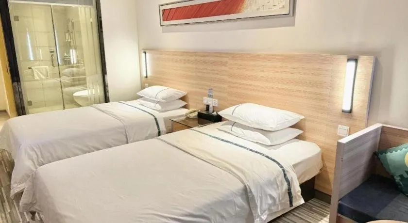 Bed in City Comfort Inn Tianmen East Lake Wanda Plaza