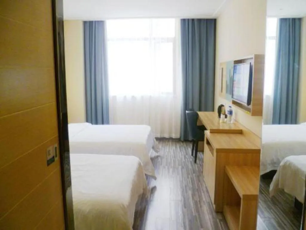 Bed in City Comfort Inn Tianmen East Lake Wanda Plaza