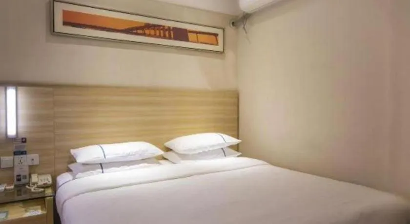 Bed in City Comfort Inn Zhongshan Xiaolan Xinduhui Gymnasium