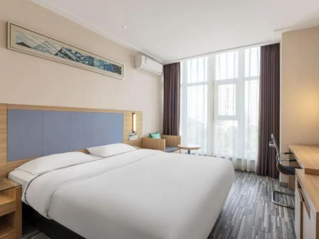 Bed in City Comfort Inn Zhongshan Xiaolan Xinduhui Gymnasium