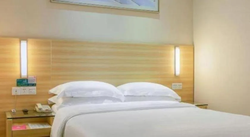 Bed in City Comfort Inn Zhongshan Xiaolan Xinduhui Gymnasium