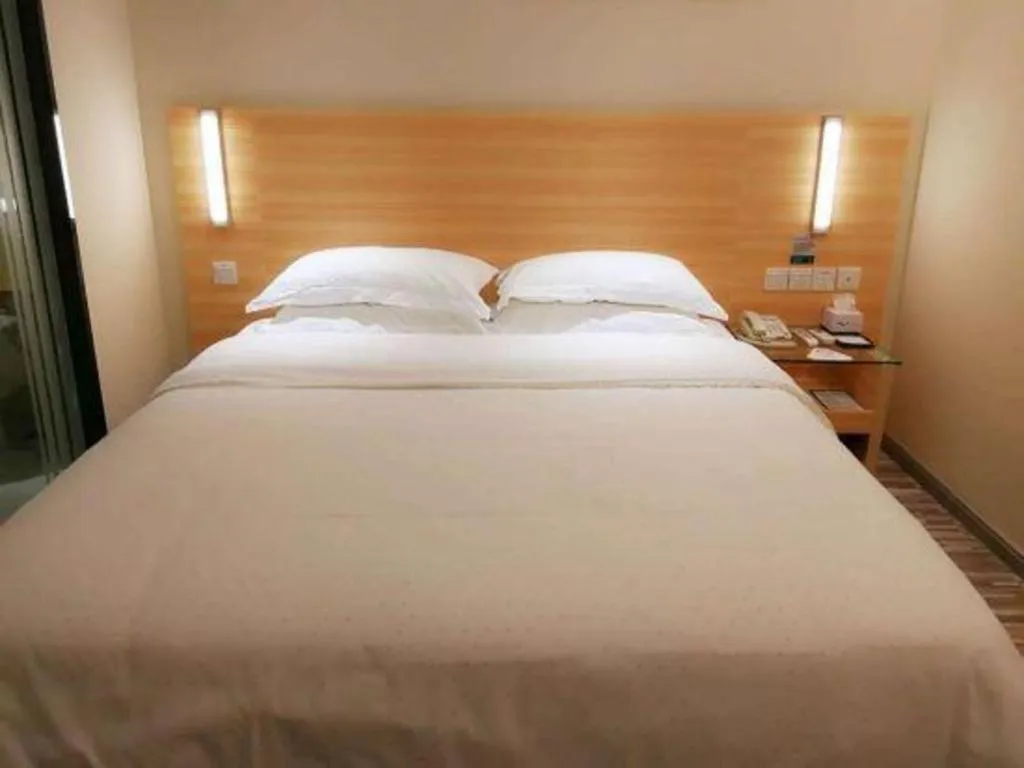 Bed in City Comfort Inn Zhongshan Xiaolan Xinduhui Gymnasium