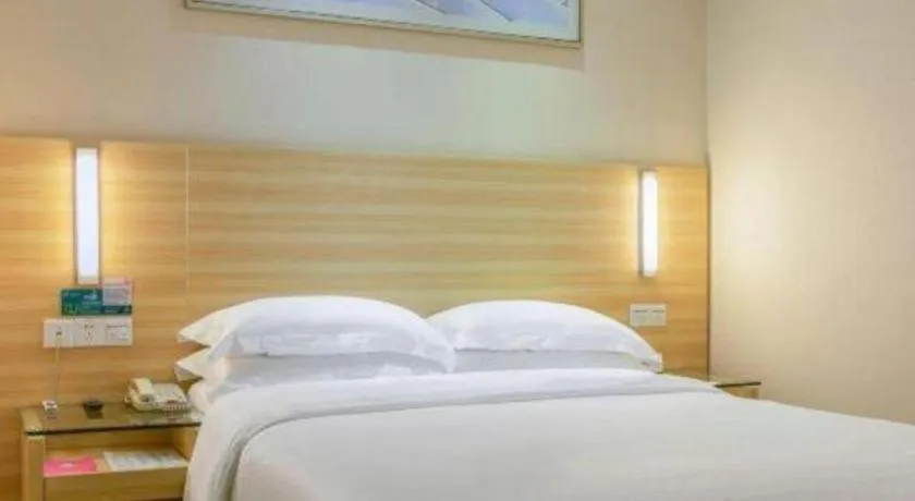 Bed in City Comfort Inn Zhongshan Xiaolan Xinduhui Gymnasium