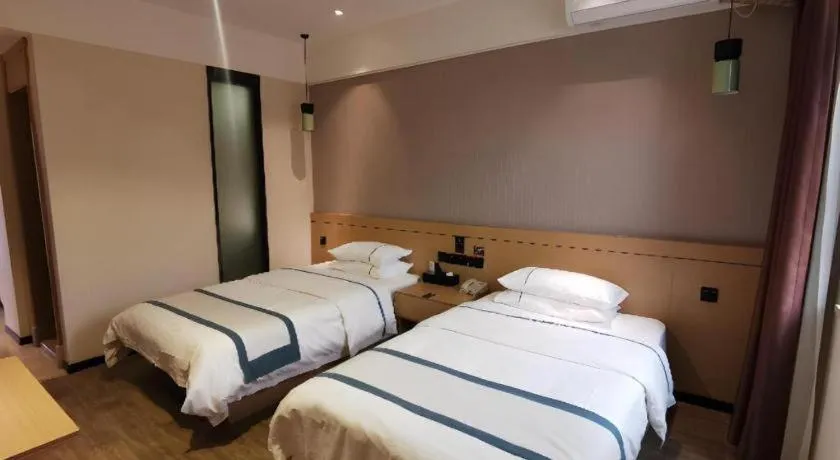 Bed in City Comfort Inn Huanggang Wuxue Bus Center