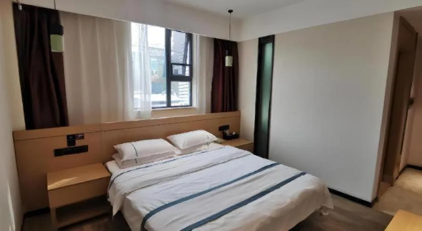 Bed in City Comfort Inn Huanggang Wuxue Bus Center