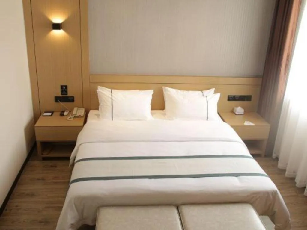 Bed in City Comfort Inn Huanggang Wuxue Bus Center
