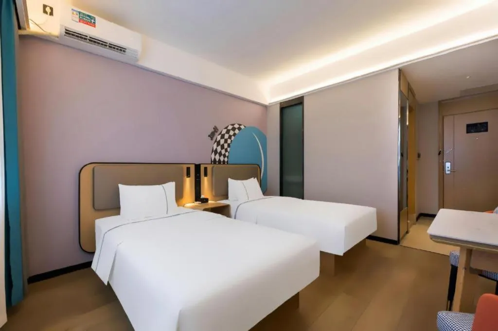 Bed in City Comfort Inn Huanggang Wuxue Bus Center