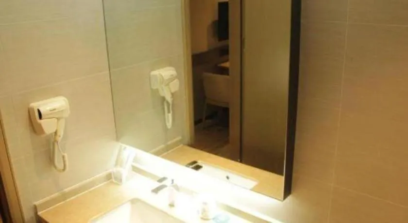 City Comfort Inn Huanggang Wuxue Bus Center