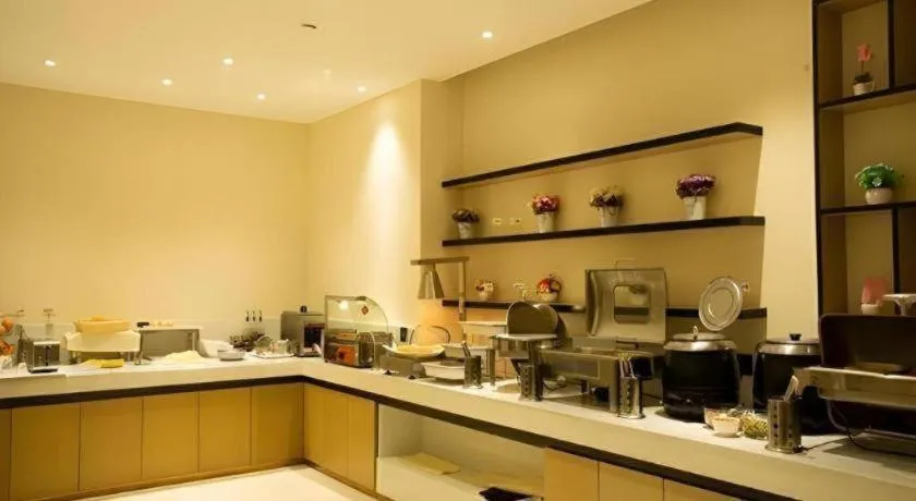 City Comfort Inn Huanggang Wuxue Bus Center