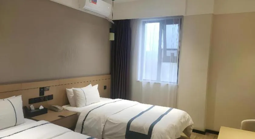 Bed in City Comfort Inn Huanggang Wuxue Bus Center