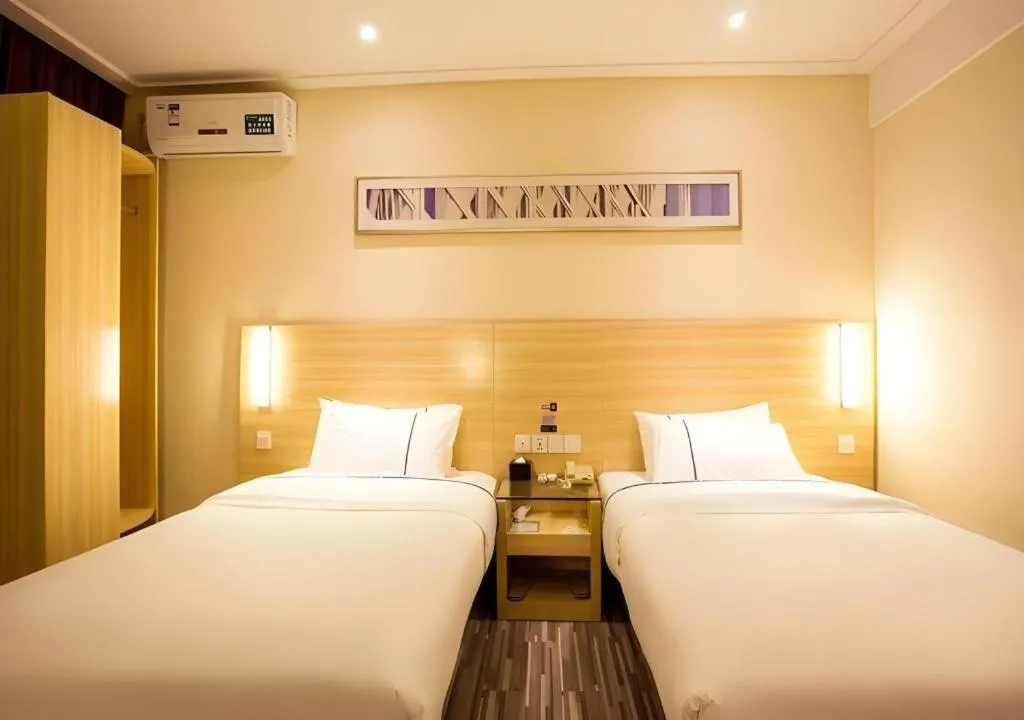 Bed in City Comfort Inn Hotel Guilin Hongling Road